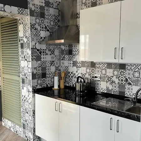 Apartman Grayscale *