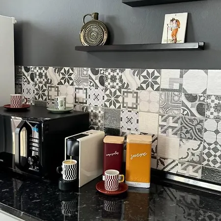 Apartman Grayscale *