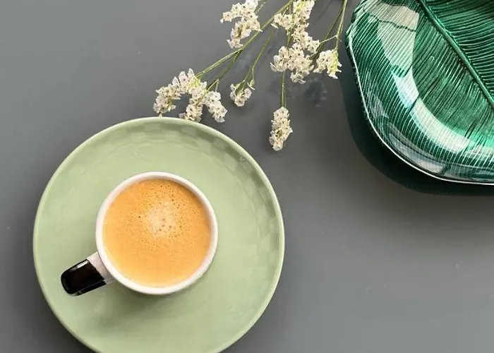 Grayscale Канису